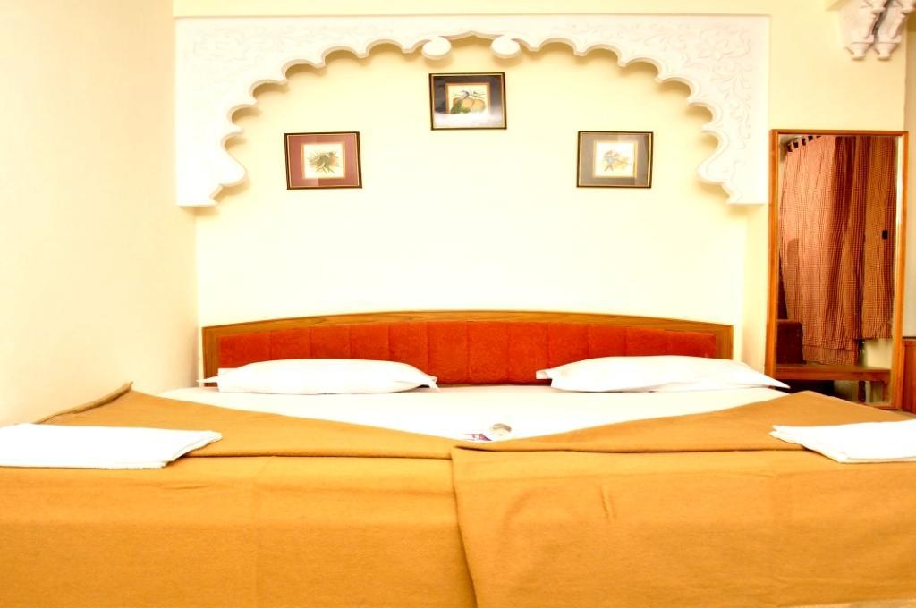 Kiran Palace Hotel Udaipur Room photo